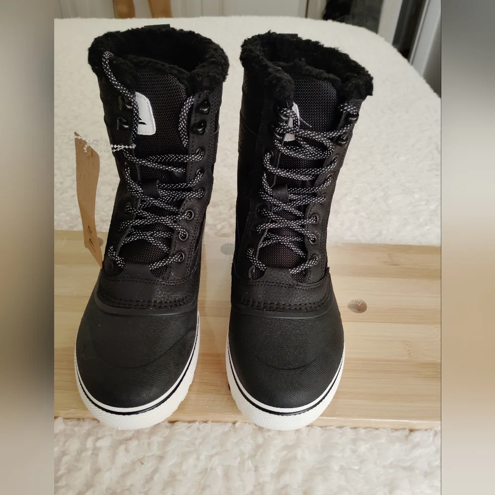 Quiksilver Sub Zero Hi Boy's Size 5 Winter Fur Lined Snow Boots .